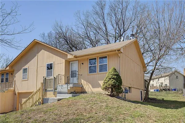 $240,000 | 8270 Perry Street, Overland Park, KS 66204