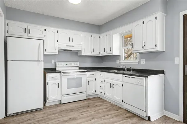 $240,000 | 8270 Perry Street, Overland Park, KS 66204