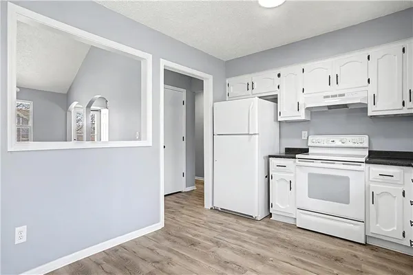 $240,000 | 8270 Perry Street, Overland Park, KS 66204