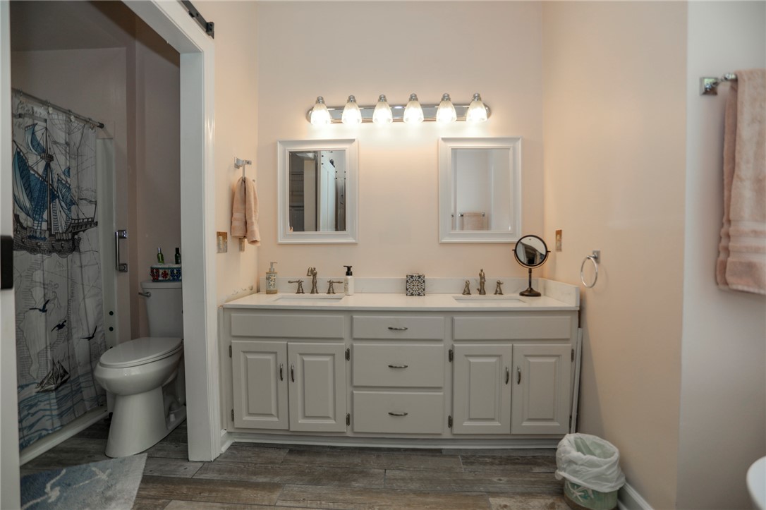 101 Hazelwood Way Walhalla, SC 29691 - Photo 17 of 31 primary double vanity