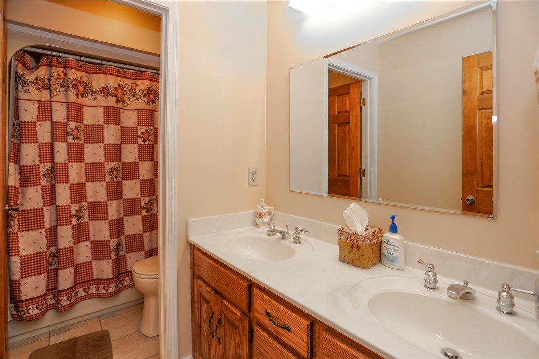 101 Hazelwood Way Walhalla, SC 29691 - Photo 26 of 31 shared upstairs bath