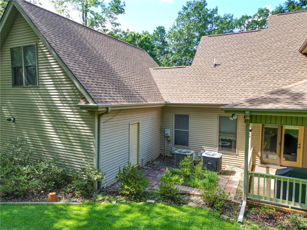 101 Hazelwood Way Walhalla, SC 29691 - Photo 4 of 31 back of the home
