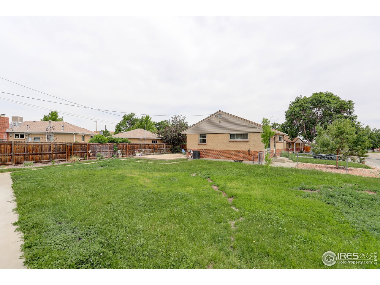 7100 Raritan Street Denver, CO 80221 - Photo 14 of 24 Side yard