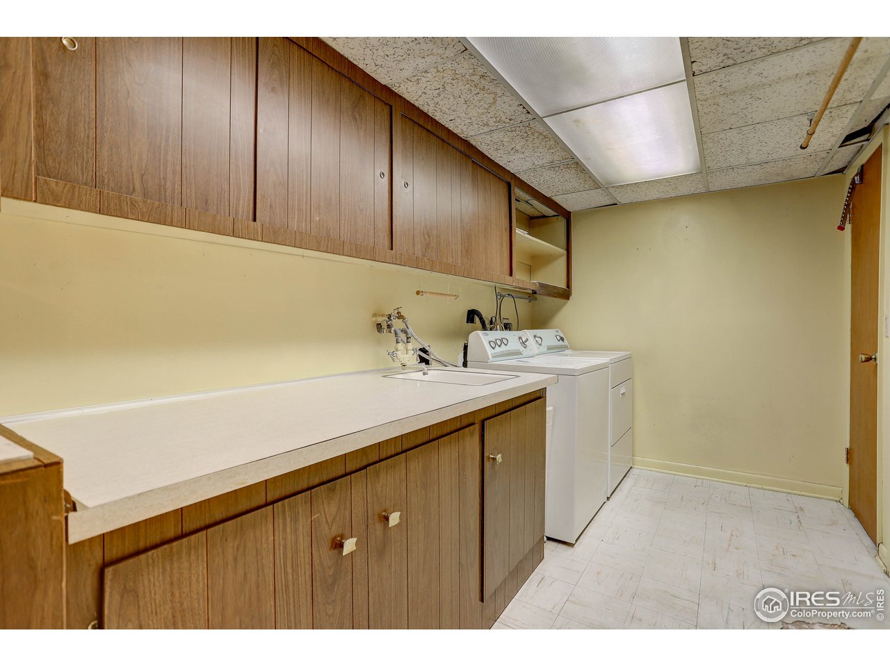 7100 Raritan Street Denver, CO 80221 - Photo 21 of 24 Laundry room