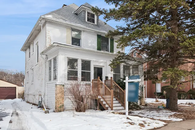 $4,300 | 2639 Prairie Avenue, Evanston, IL 60201