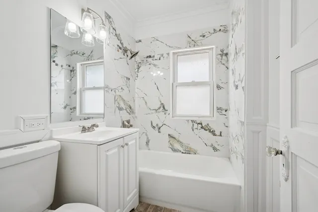 $4,300 | 2639 Prairie Avenue, Evanston, IL 60201