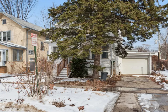 $4,300 | 2639 Prairie Avenue, Evanston, IL 60201