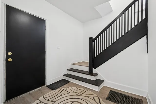 $4,300 | 2639 Prairie Avenue, Evanston, IL 60201