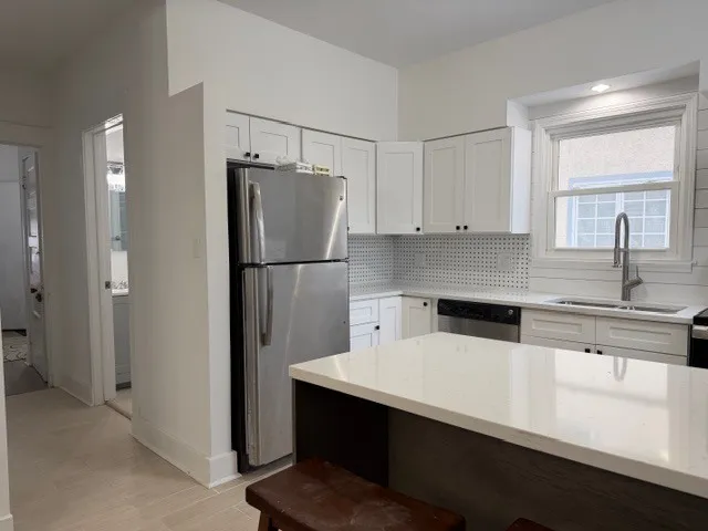 $4,300 | 2639 Prairie Avenue, Evanston, IL 60201