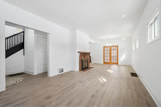 $4,300 | 2639 Prairie Avenue, Evanston, IL 60201