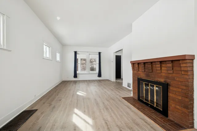 $4,300 | 2639 Prairie Avenue, Evanston, IL 60201