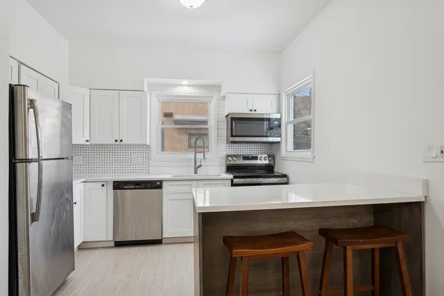 $4,300 | 2639 Prairie Avenue, Evanston, IL 60201