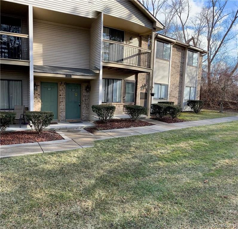 24066 Middlebelt Road, Unit 40 Farmington Hills, MI 48336 - Photo 2 of 17