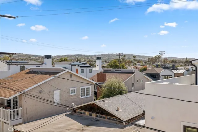 a view of entryway with washer and dryer