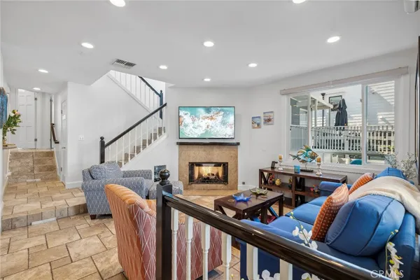 $9,000 | 410-5 Goldenrod Avenue, Unit B, Corona del Mar, CA 92625