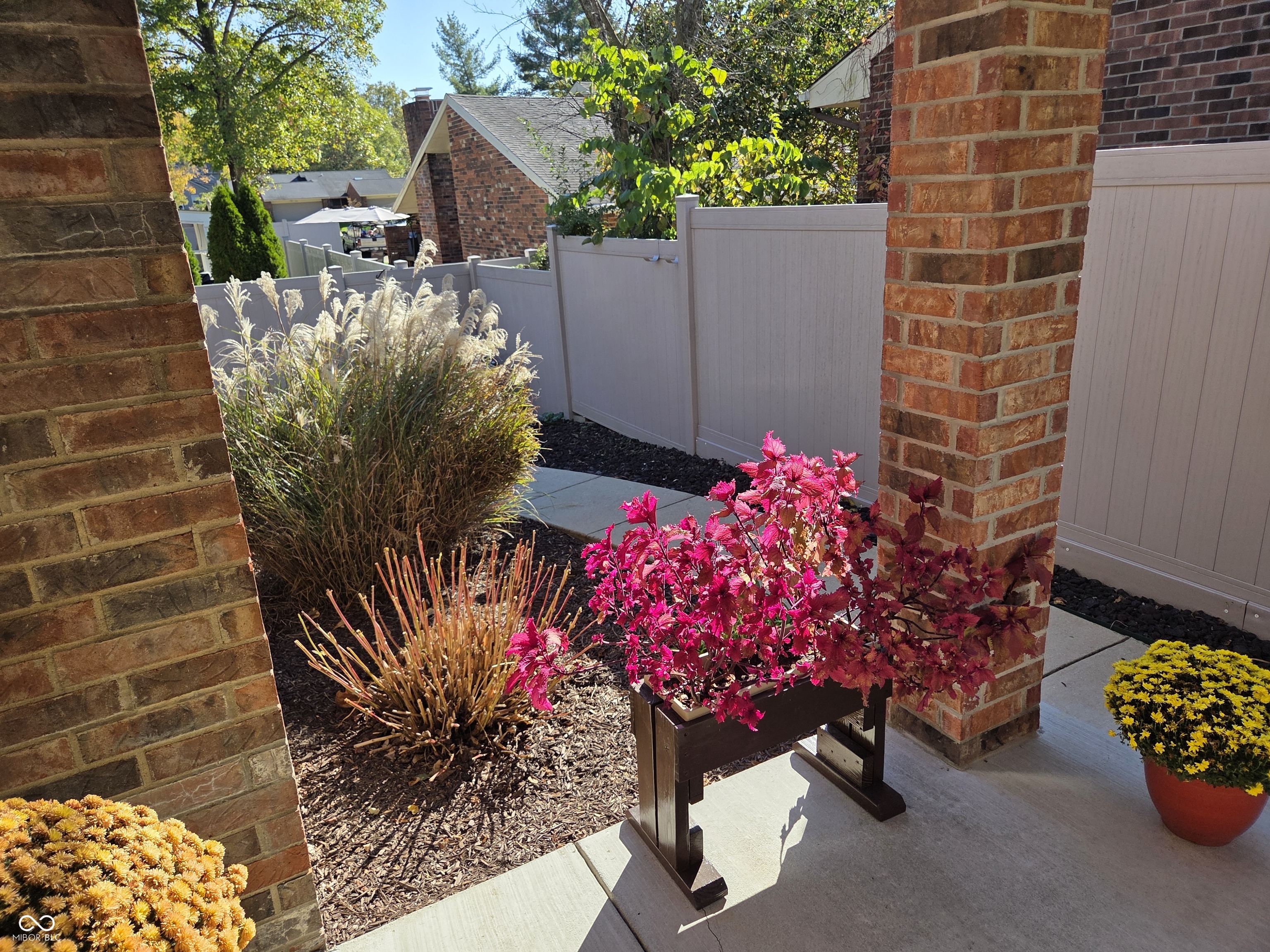 943 Mockernut Court Columbus, IN 47201 - Photo 9 of 24