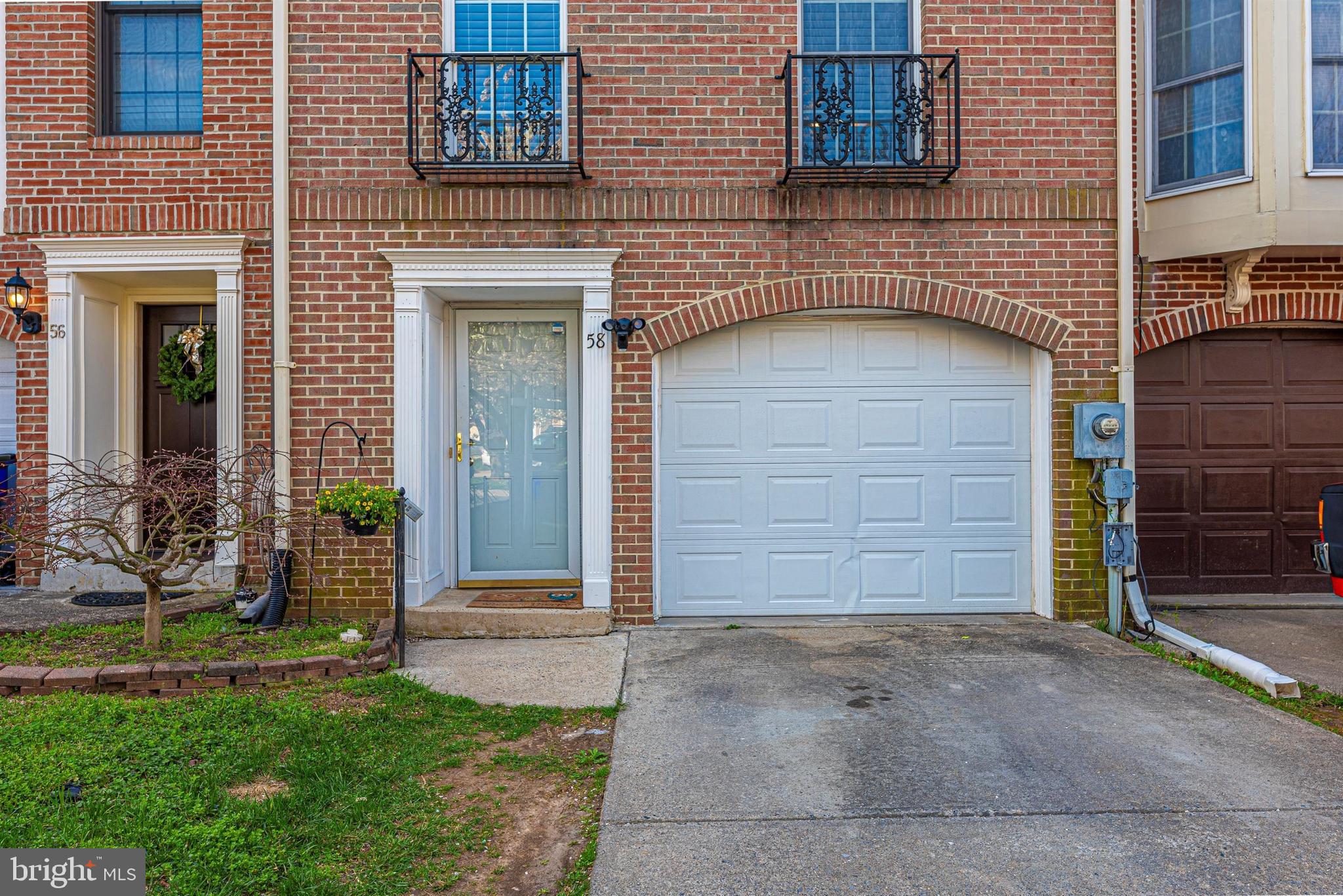 58 Victoria Square Frederick, MD 21702 - Photo 2 of 35