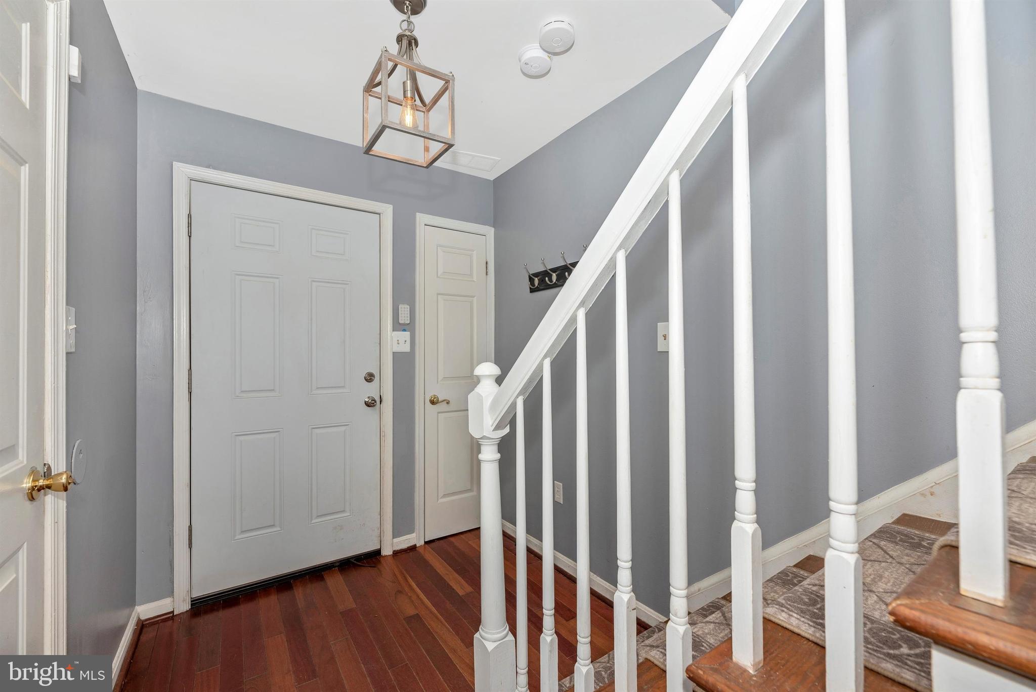 58 Victoria Square Frederick, MD 21702 - Photo 3 of 35 Entry way