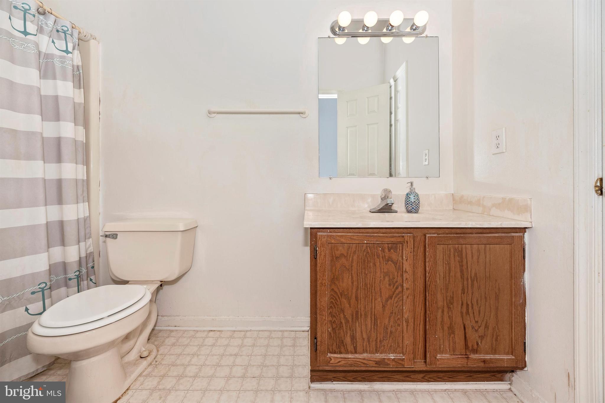 58 Victoria Square Frederick, MD 21702 - Photo 24 of 35 Hall Bath with Jack and Jill Doors
