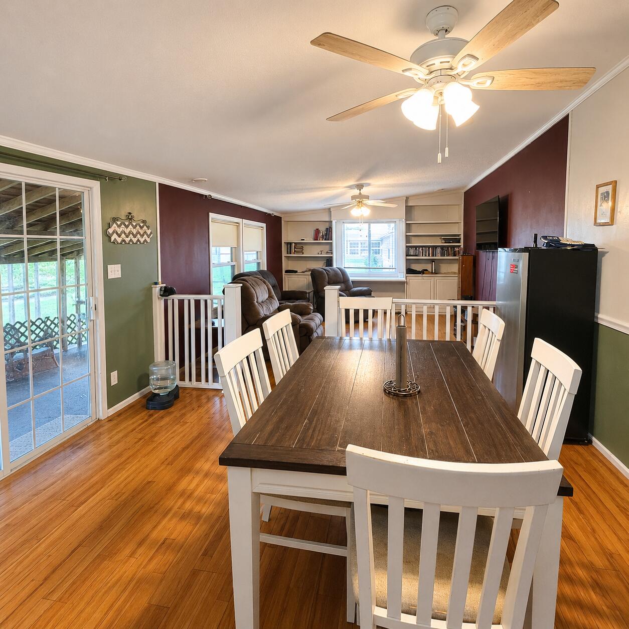 9963 Bloomville Road Manning, SC 29102 - Photo 13 of 33 Dining area is located between kitchen and den