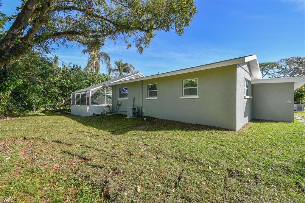 2042 Craft Lane Sarasota, FL 34239 - Photo 44 of 100