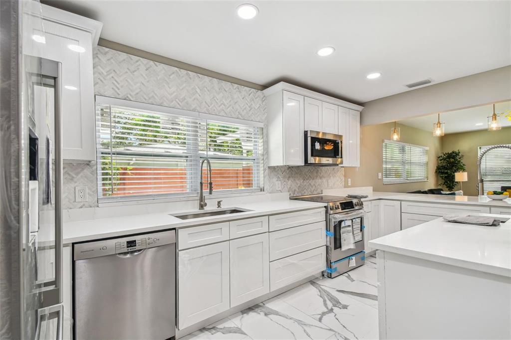 2042 Craft Lane Sarasota, FL 34239 - Photo 5 of 100