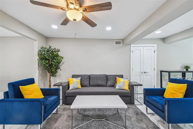 $6,800 | 2042 Craft Lane, Sarasota, FL 34239