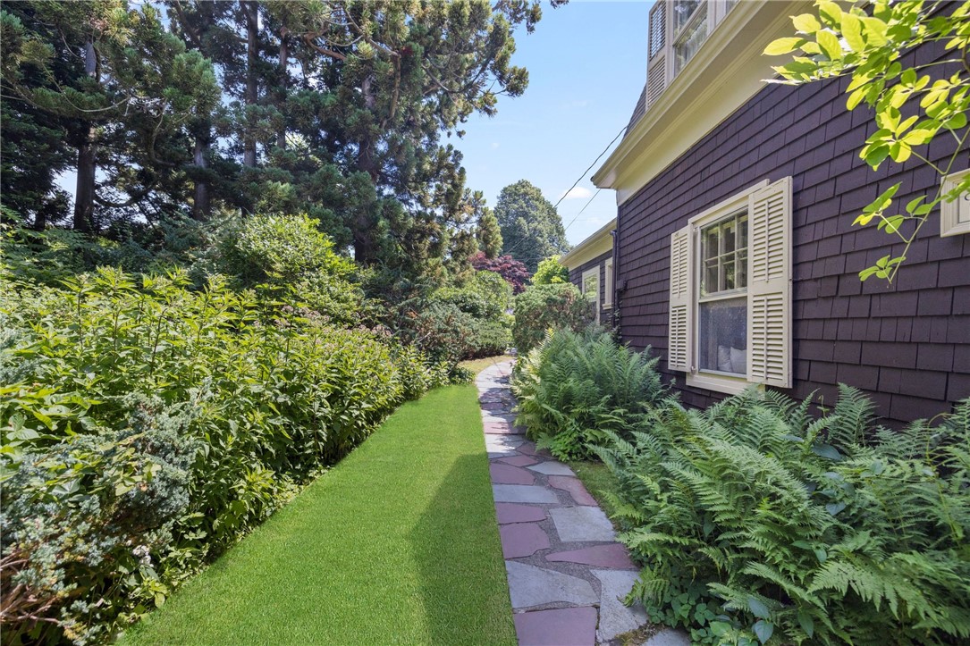 37 Continental Drive Middletown, RI 02842 - Photo 20 of 50