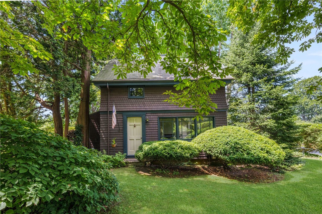 37 Continental Drive Middletown, RI 02842 - Photo 2 of 50 37 Concord Dr. Guest House