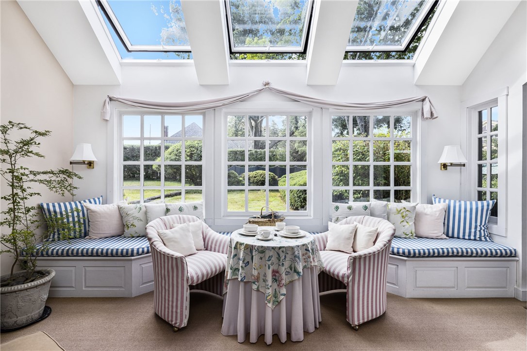 37 Continental Drive Middletown, RI 02842 - Photo 6 of 50 Morning room.