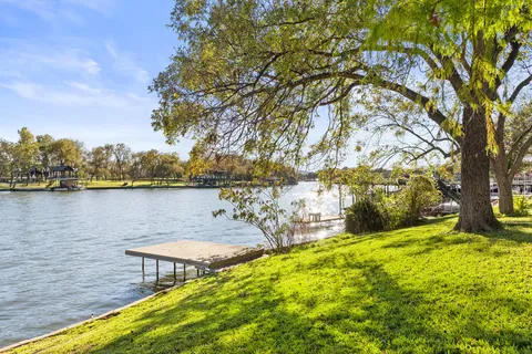 $2,000,000 | 1922 Purple Sage Lane, Kingsland, TX 78639