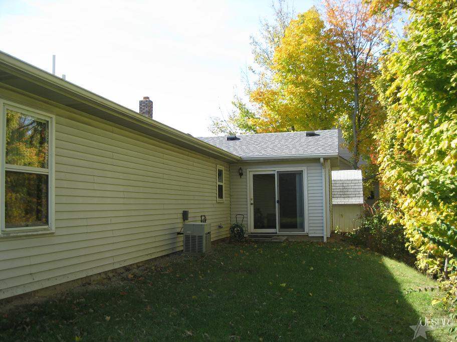215 Briarwood Trail Decatur, IN 46733 - Photo 2 of 28