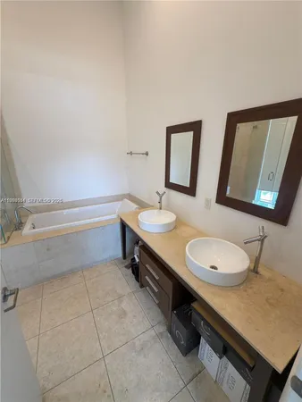 $4,900 | 475 Brickell Avenue, Unit 2813, Miami, FL 33131