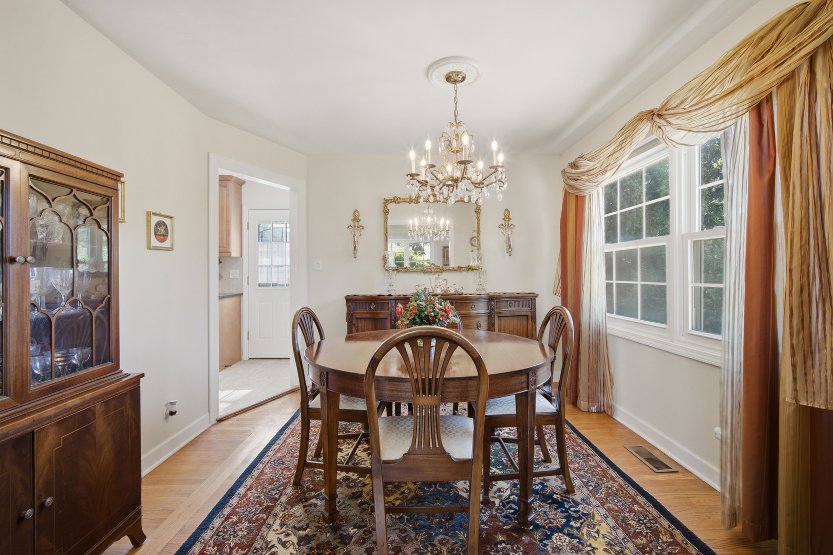 115 Michael Manor Glenview, IL 60025 - Photo 4 of 24