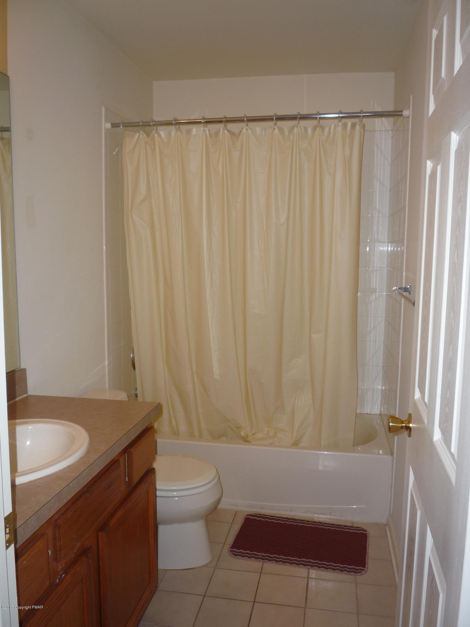 113 3154) Kirkham Road Bushkill, PA 18324 - Photo 24 of 25 Main bath