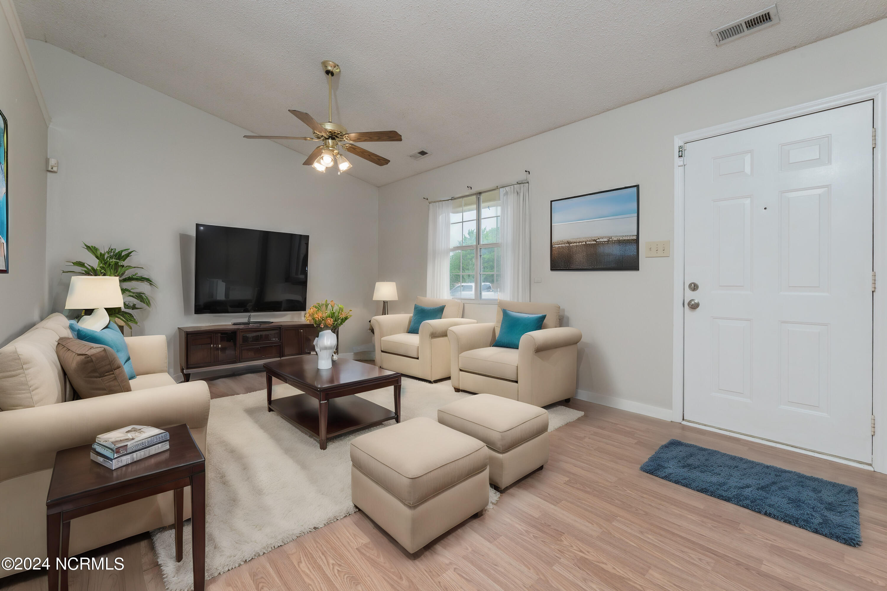 313 Timber Ridge Drive Hubert, NC 28539 - Photo 4 of 55 LivingRoom virtually stage