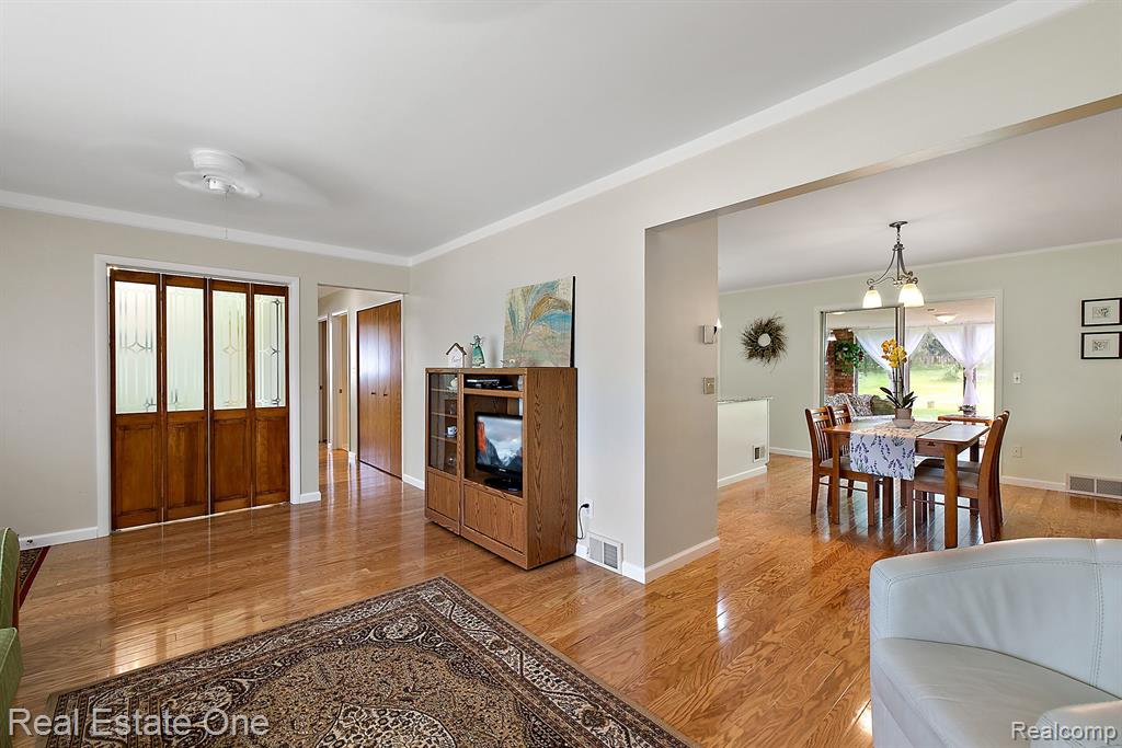 2340 South Rochester Road Rochester Hills, MI 48307 - Photo 7 of 25