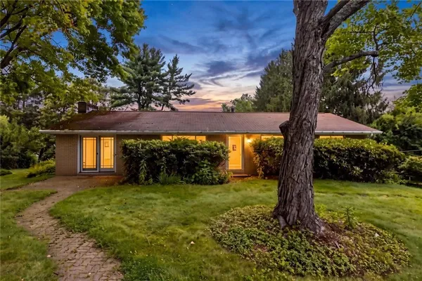 $300,000 | 106 Oak Hill Drive, Valencia, PA 16059