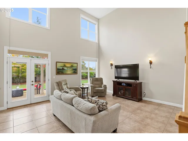 $1,050,000 | 1650 Northeast Chehalem Drive, Newberg, OR 97132