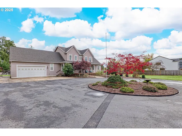 $1,050,000 | 1650 Northeast Chehalem Drive, Newberg, OR 97132