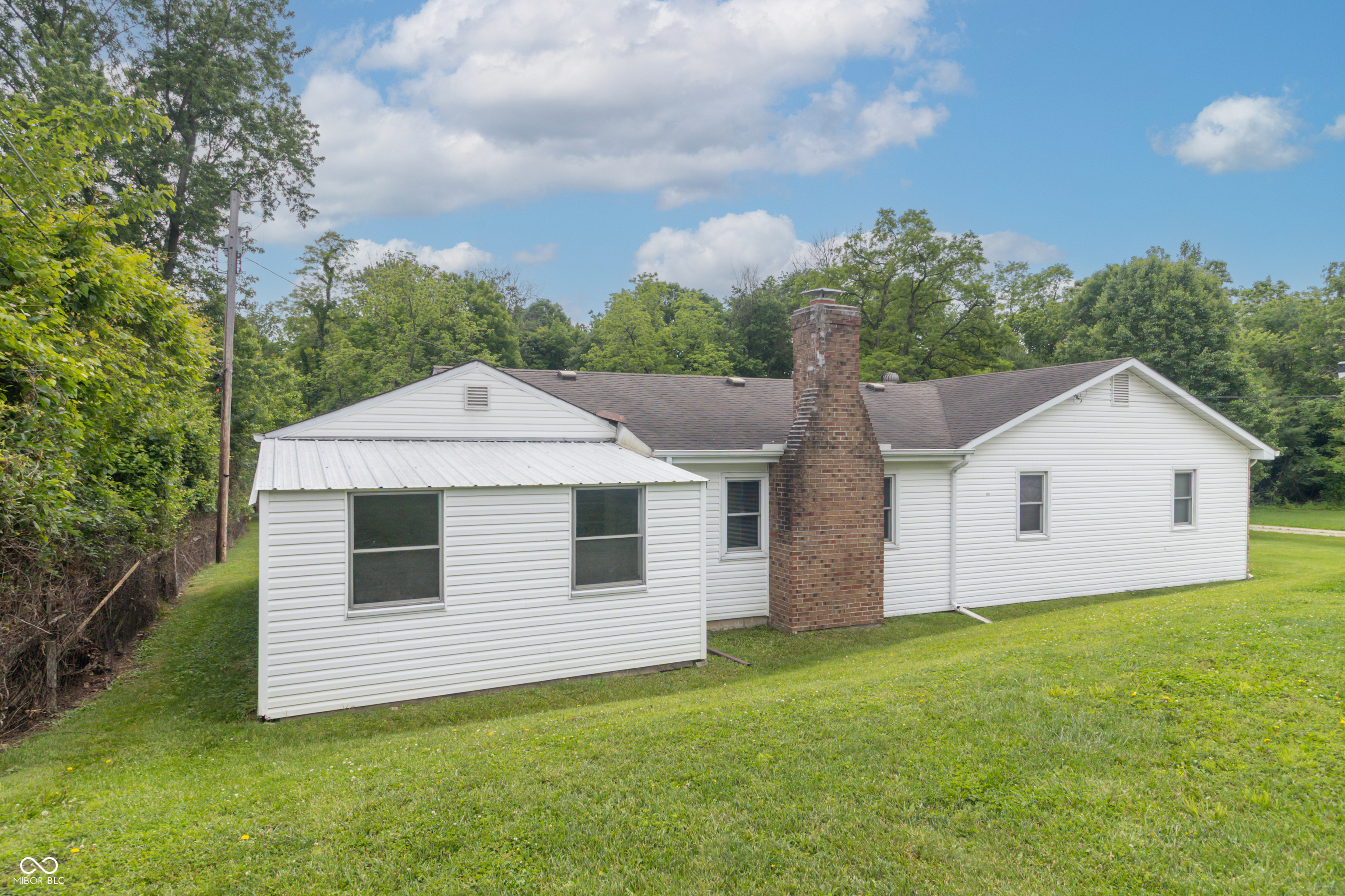 405 South Old Trails Road Indianapolis, IN 46219 - Photo 6 of 37 Gallery Image 6