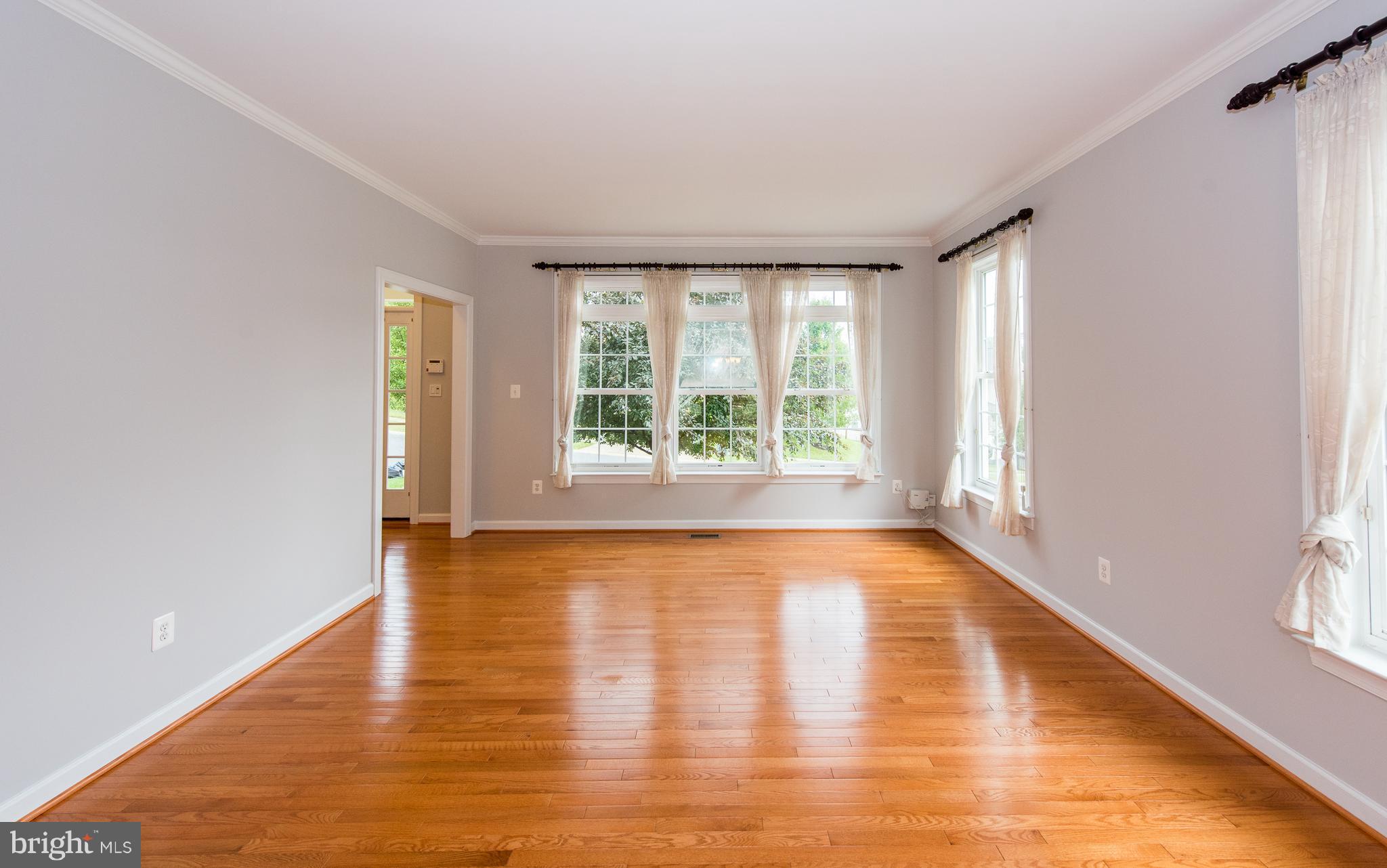 8043 High Castle Road Ellicott City, MD 21043 - Photo 3 of 28 Living Room w/ gleaming hardwoods