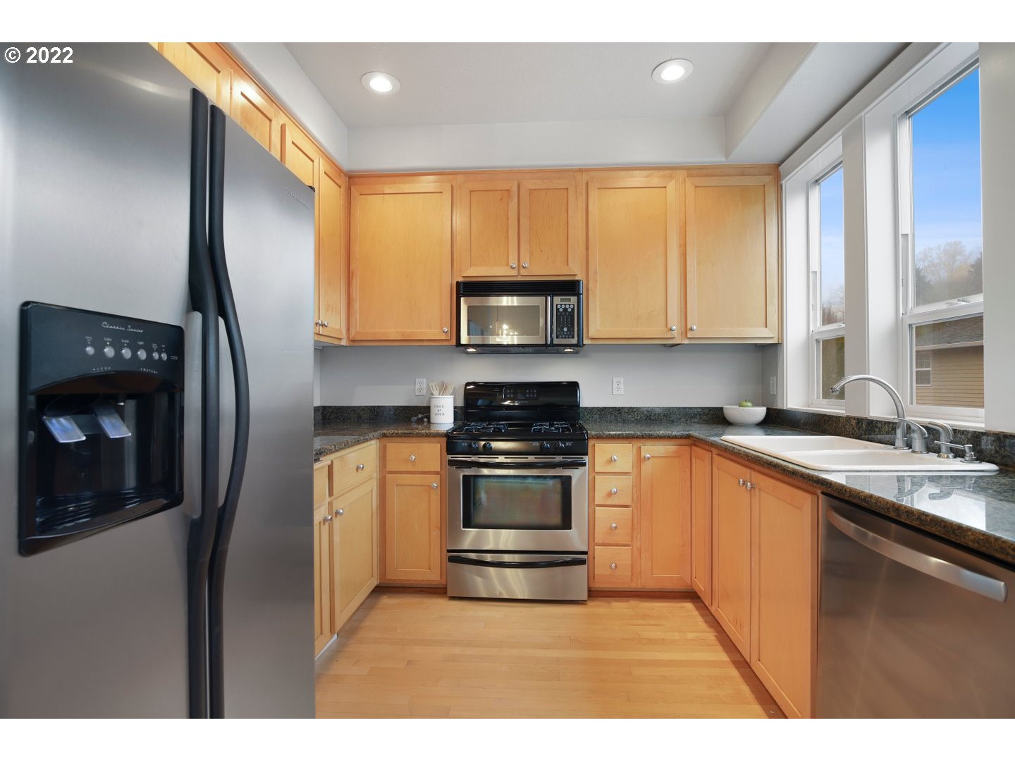 4908 Southwest View Point Terrace Portland, OR 97239 - Photo 12 of 31 Gallery Image 12