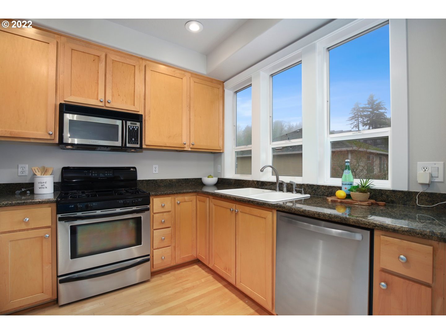 4908 Southwest View Point Terrace Portland, OR 97239 - Photo 9 of 31 Gallery Image 9
