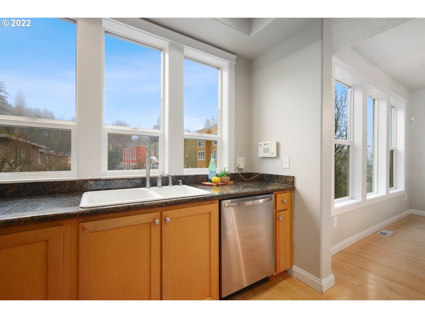 4908 Southwest View Point Terrace Portland, OR 97239 - Photo 10 of 31 Gallery Image 10