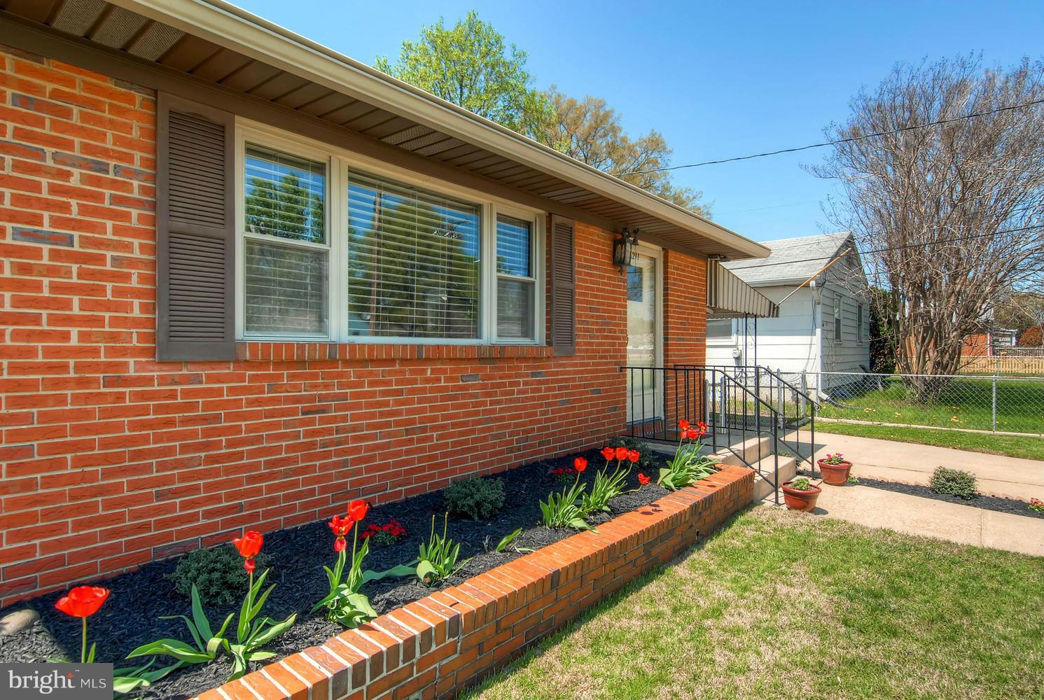 6211 Auth Road Suitland, MD 20746 - Photo 4 of 30 Exterior (Front)