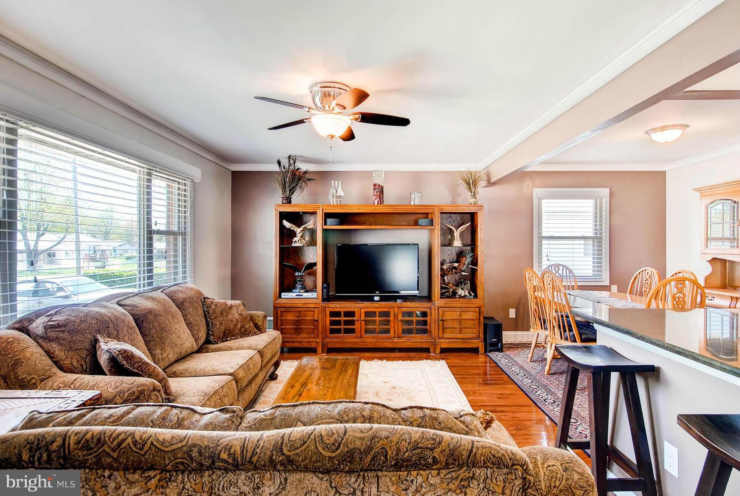 6211 Auth Road Suitland, MD 20746 - Photo 6 of 30 Living Room