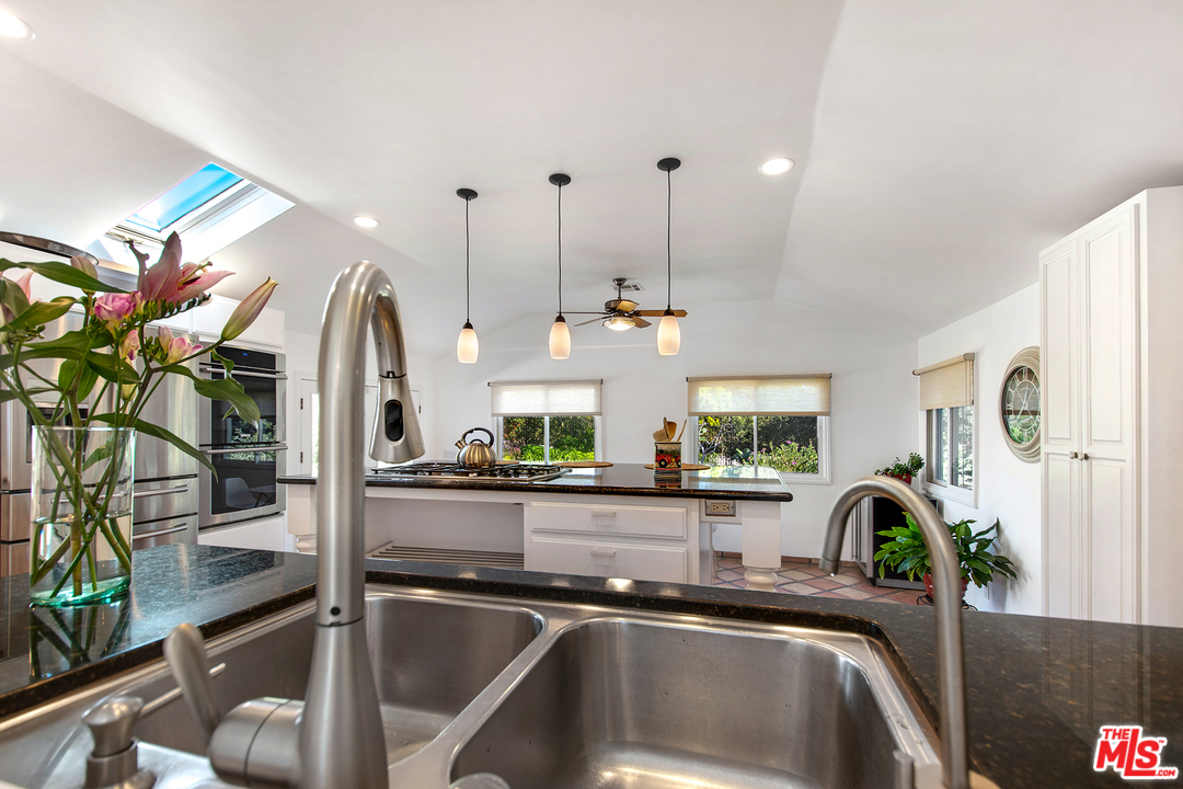 6539 Wandermere Road Malibu, CA 90265 - Photo 11 of 40