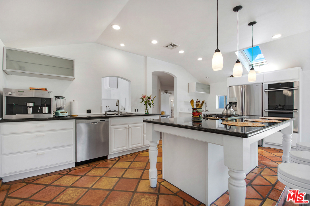 6539 Wandermere Road Malibu, CA 90265 - Photo 8 of 40