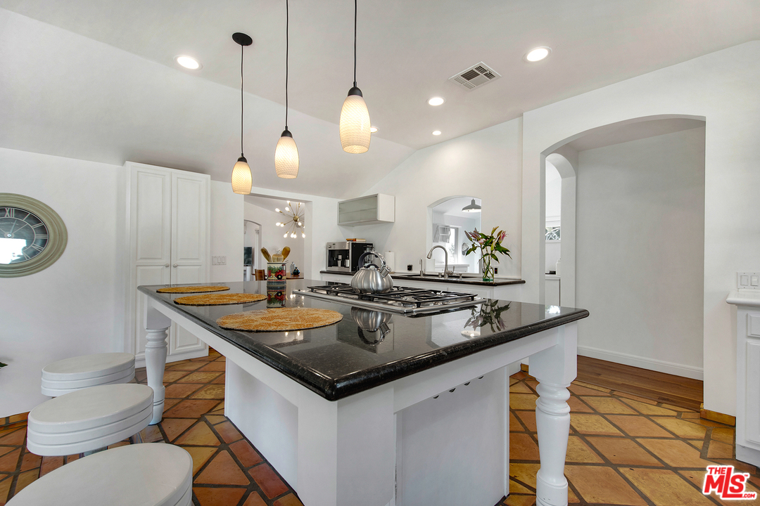 6539 Wandermere Road Malibu, CA 90265 - Photo 9 of 40